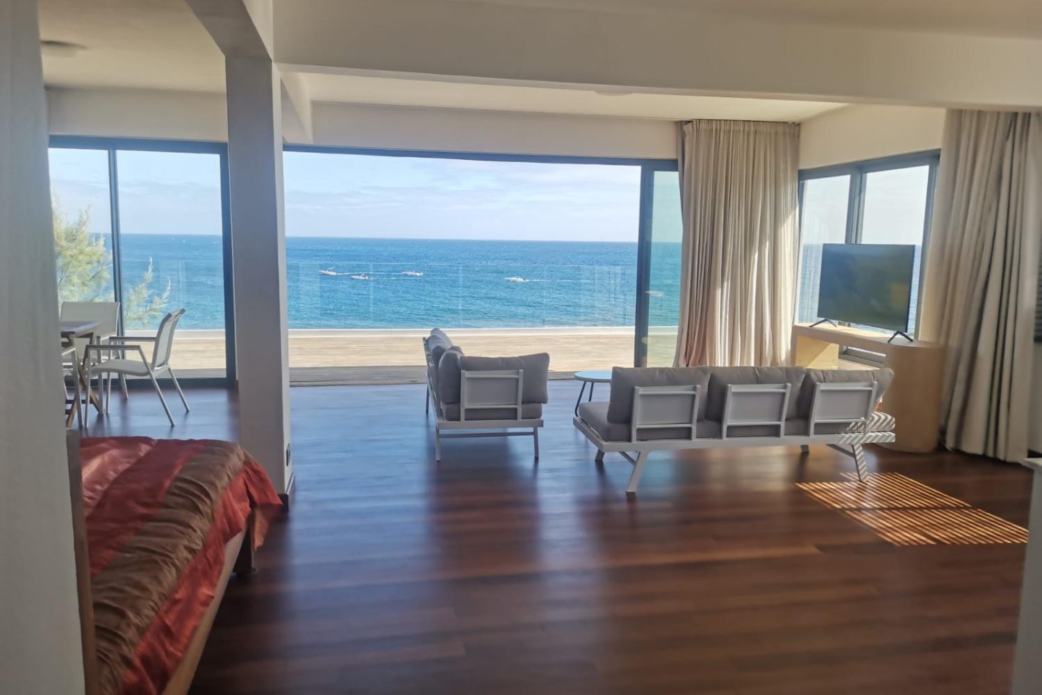 Oceans Luxury Oceanfront Apart Sunset View With Pool Leilighet Flic-en-Flacq Eksteriør bilde